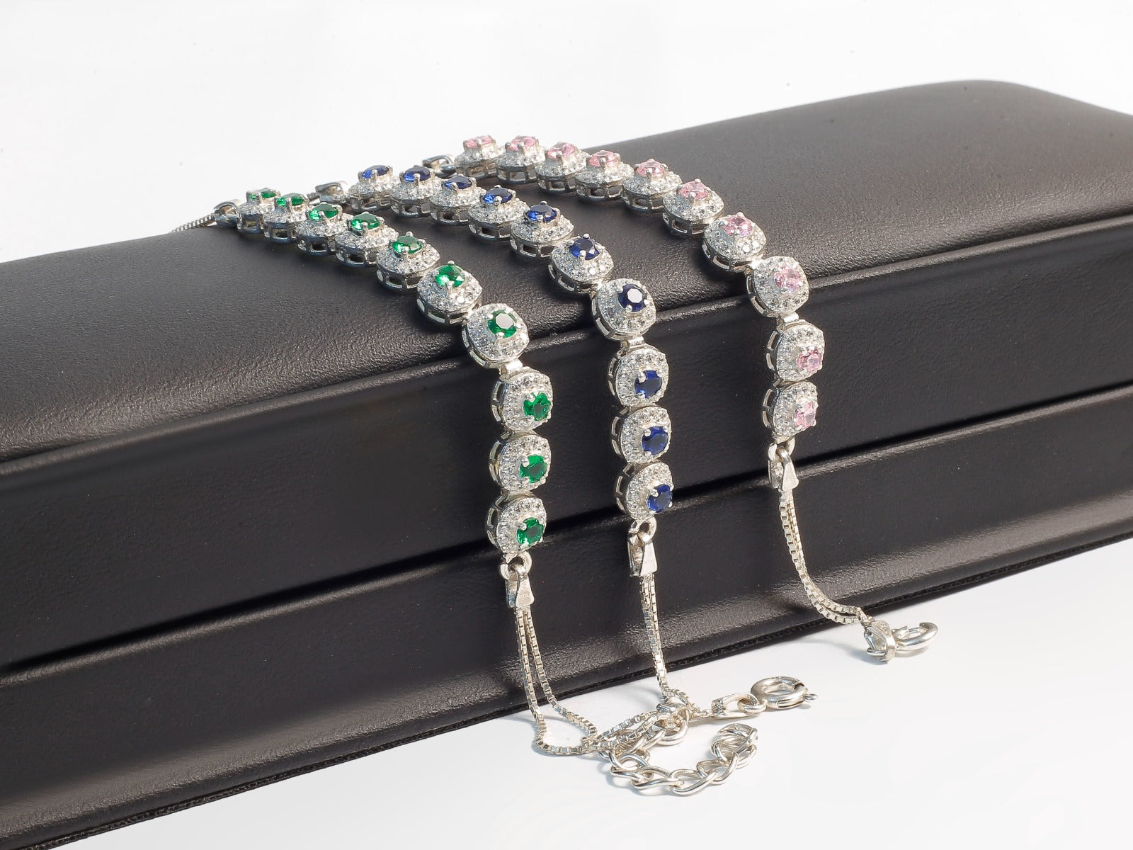 The 925 Silver Luxe bracelet
